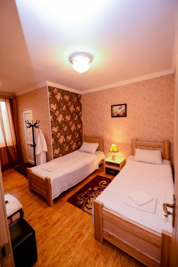Hotel Mkudro Kutaiszi Kültér fotó