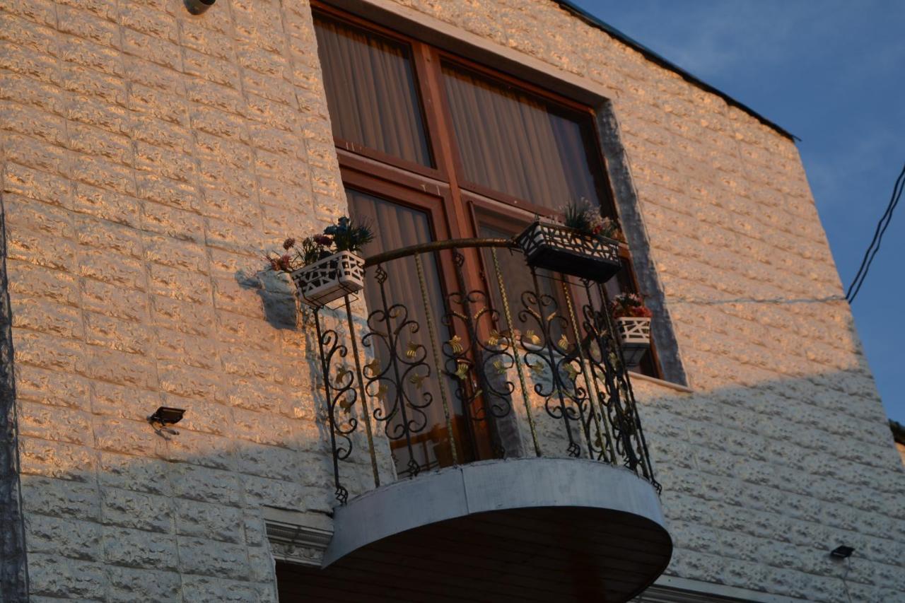Hotel Mkudro Kutaiszi Kültér fotó