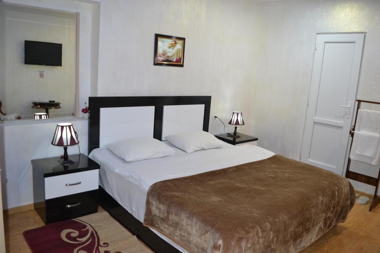 Hotel Mkudro Kutaiszi Kültér fotó